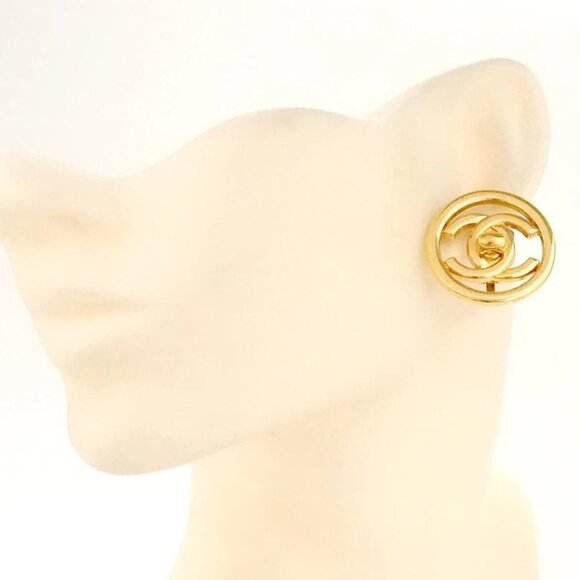 CHANEL CC Logos Round Clip-On Earrings Gold Tone Auth 97P w/Box m11098 - Picture 2 of 5